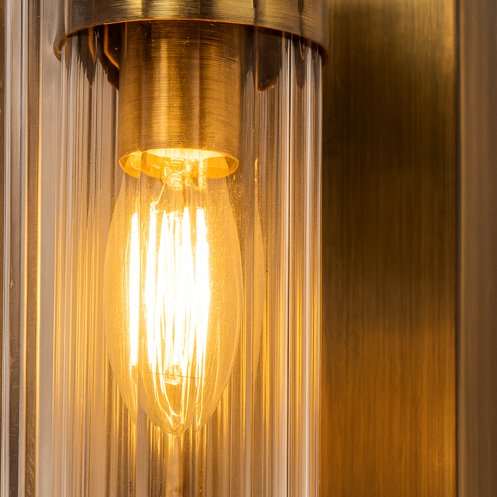 Edith bronze bathroom wall light close-up