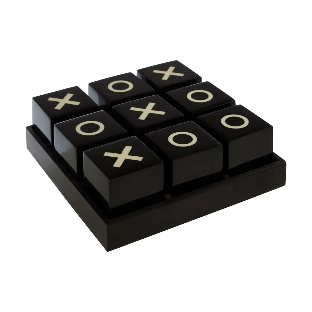 Black & White Noughts And Crosses Game
