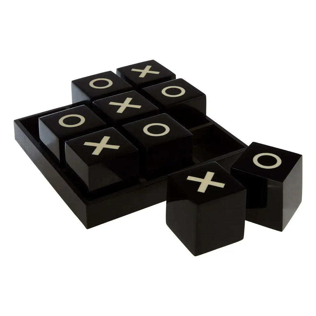 Black & White Noughts And Crosses Game