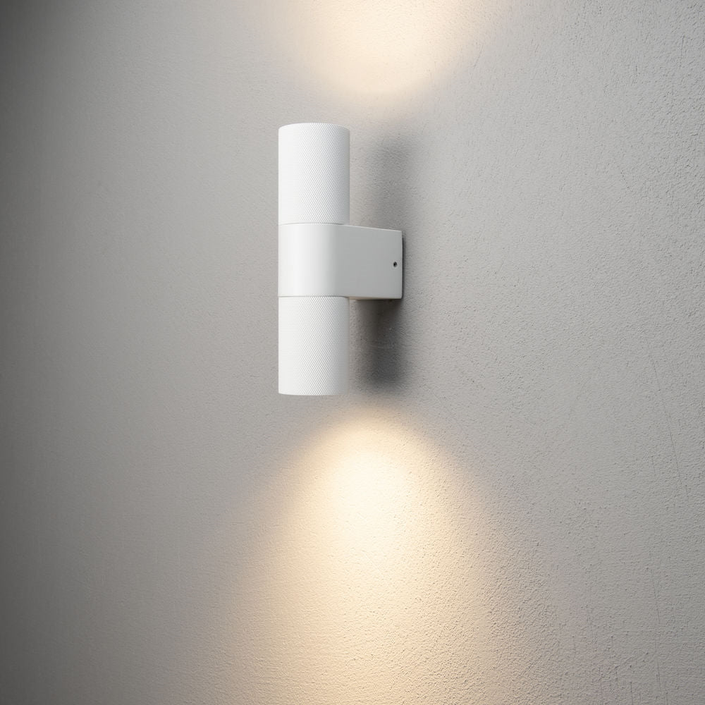 WHITE KNURLED OUTDOOR WALL LIGHT