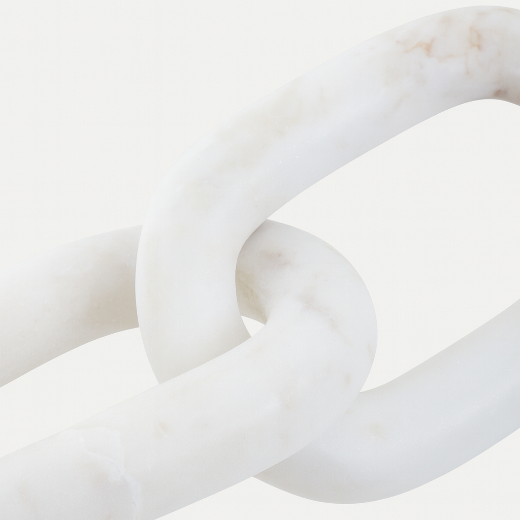 close-up-white-marble-chain-link-sculpture