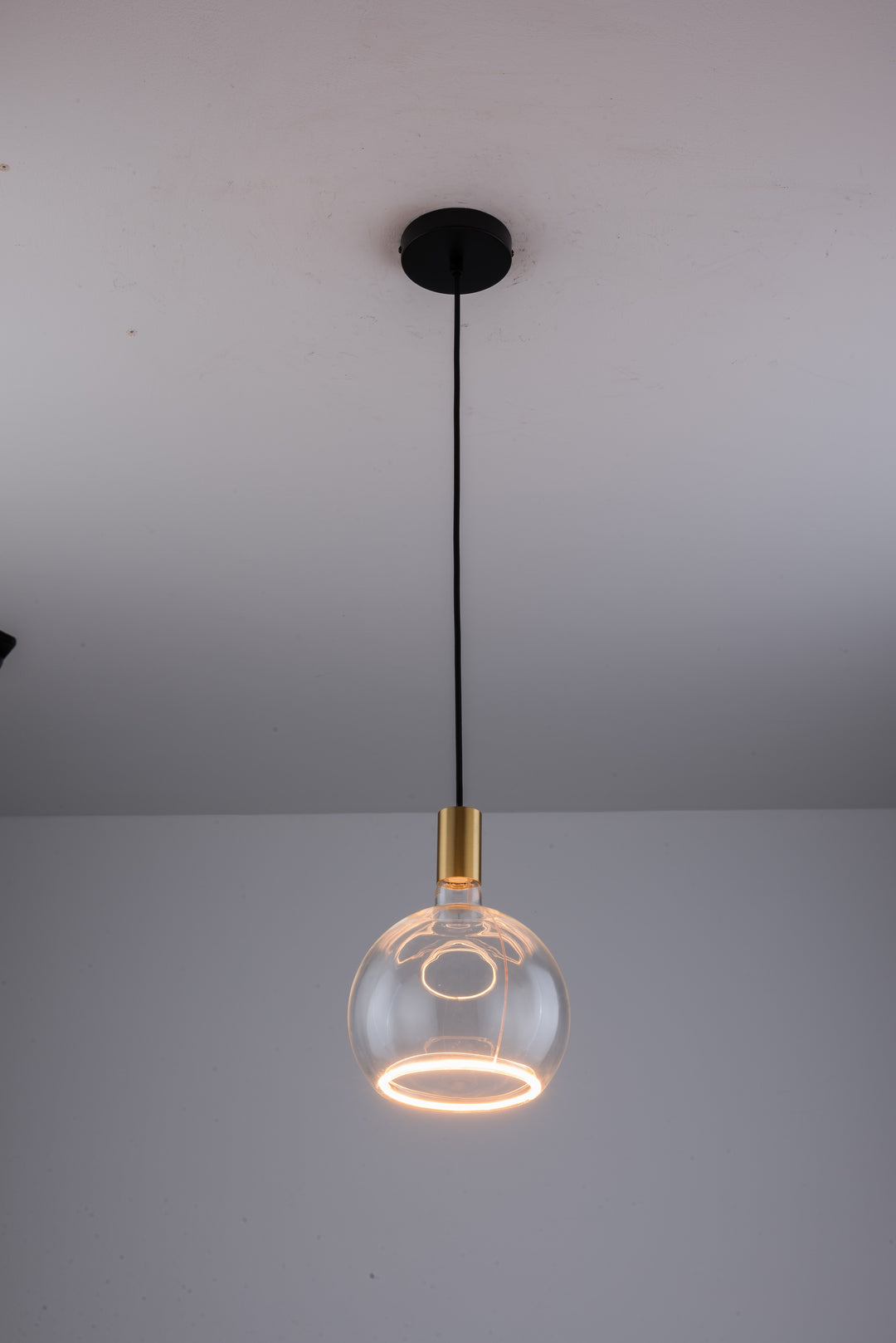Roma Single Pendant – Aura Ring LED Bulb