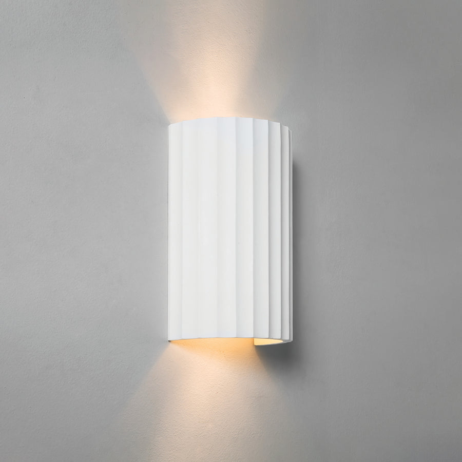 Ribbed ceramic plaster wall light