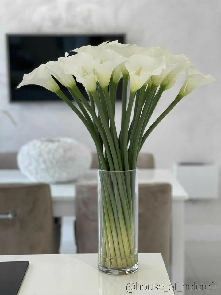 Large White Calla Lilies In Glass Vase